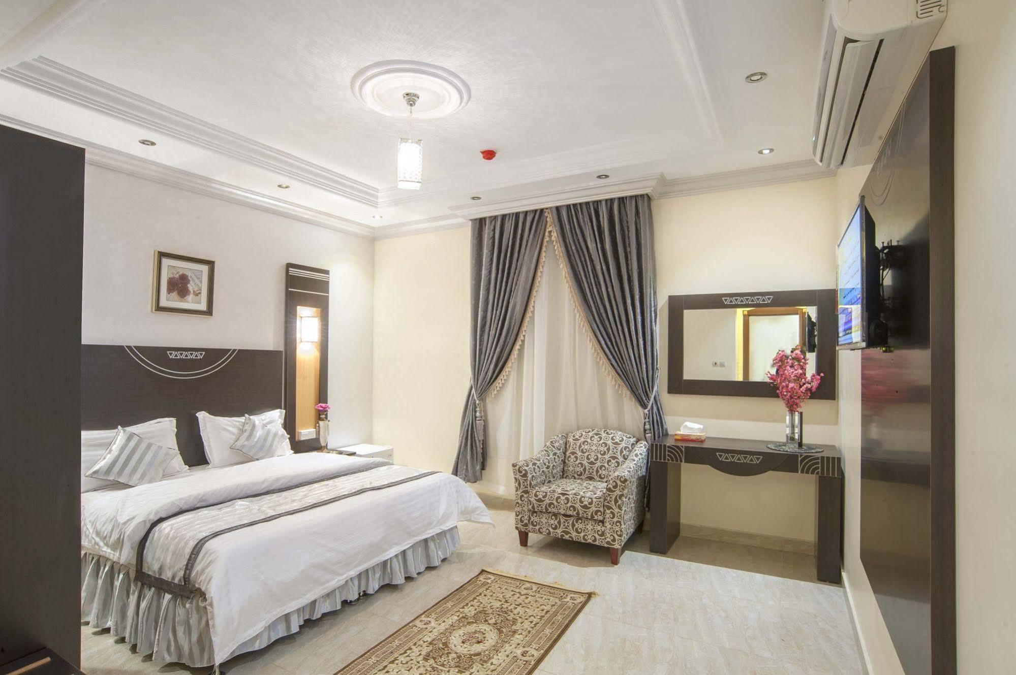 Al Ezzah Palace Hotel Suites Cidde Dış mekan fotoğraf